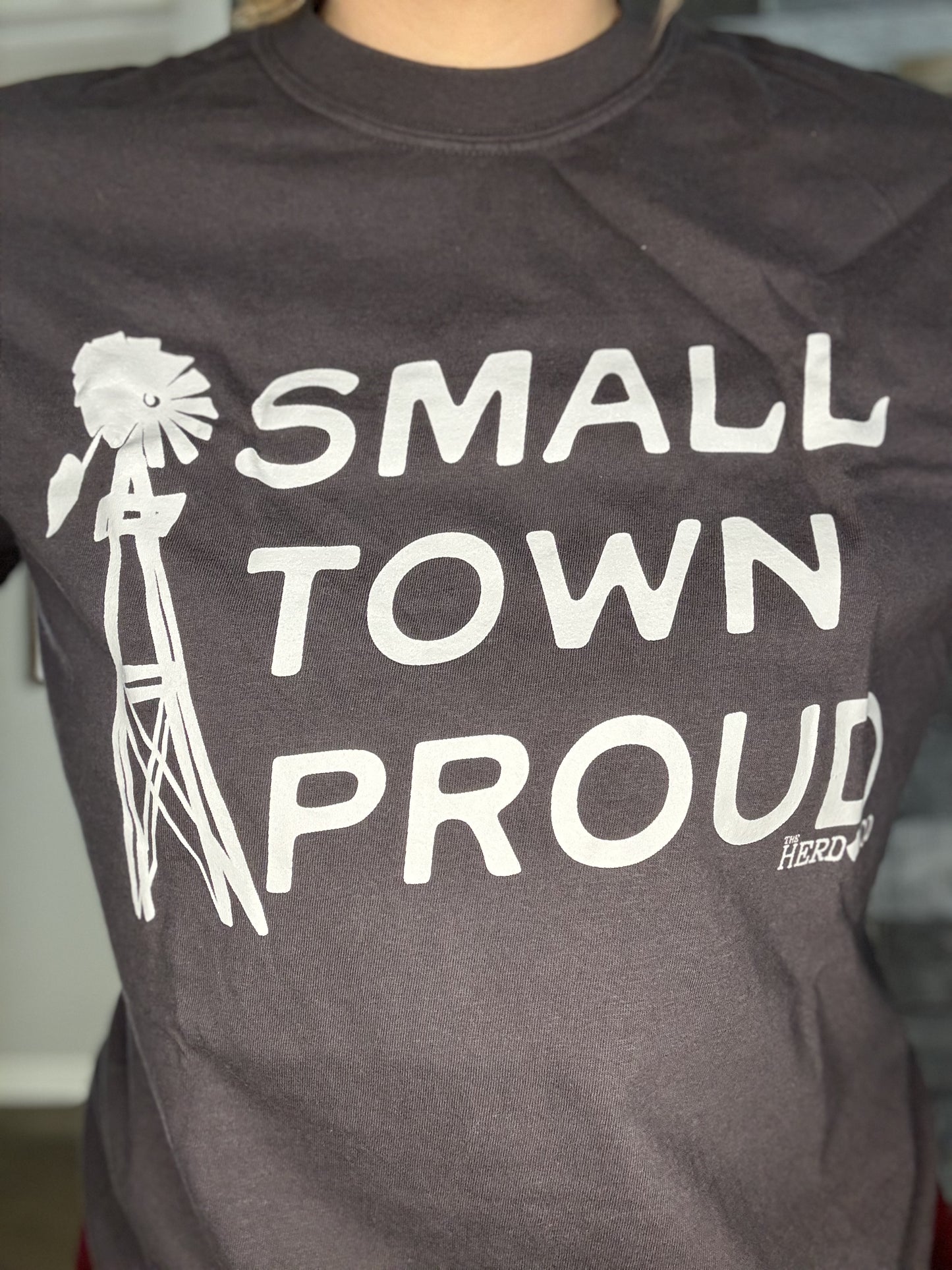 SMALL TOWN PROUD - tshirt